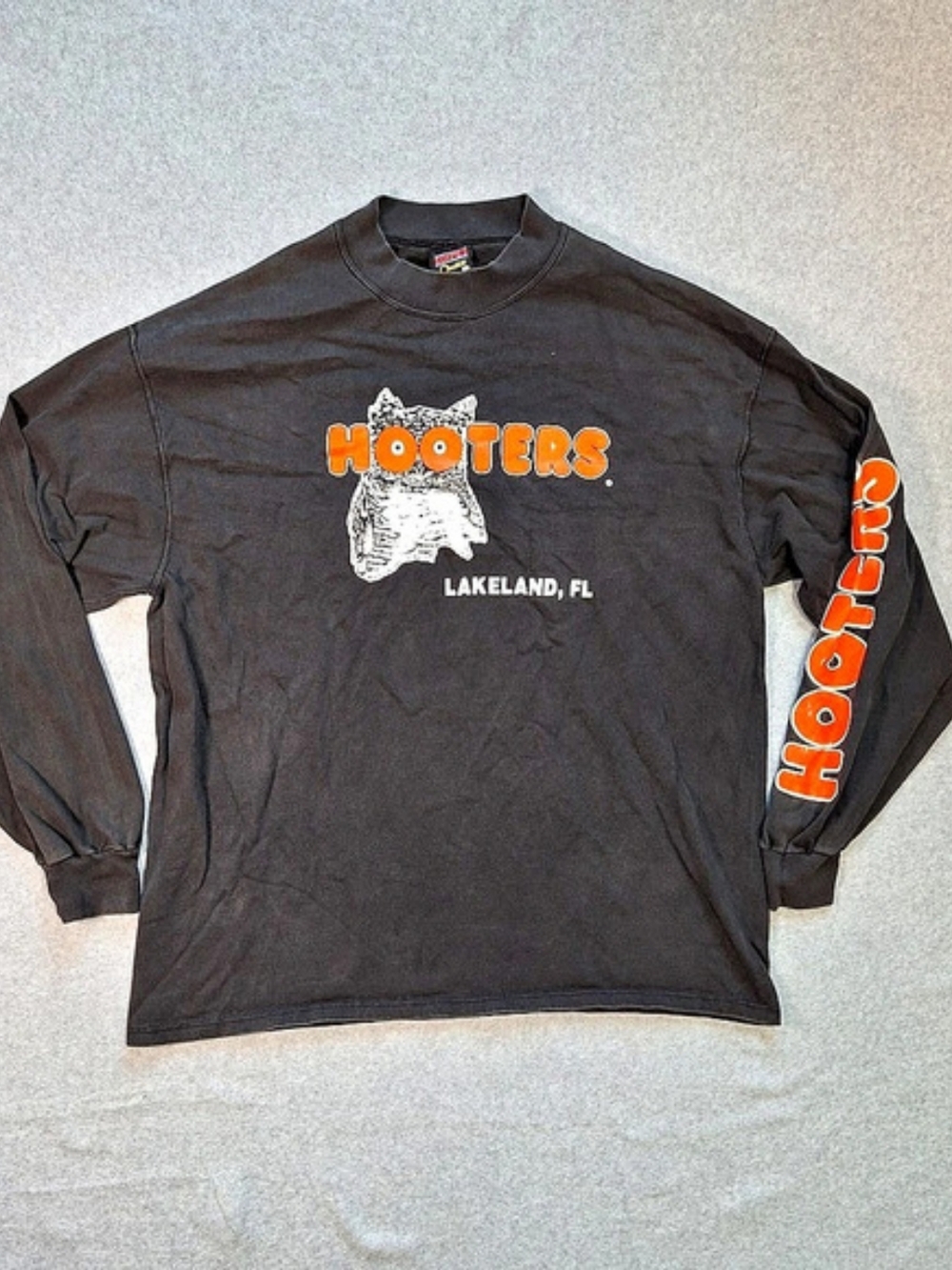 Vintage 90s Hooters Lakeland FL Long Sleeve T-Shirt XL Soffe Made In USA VTG